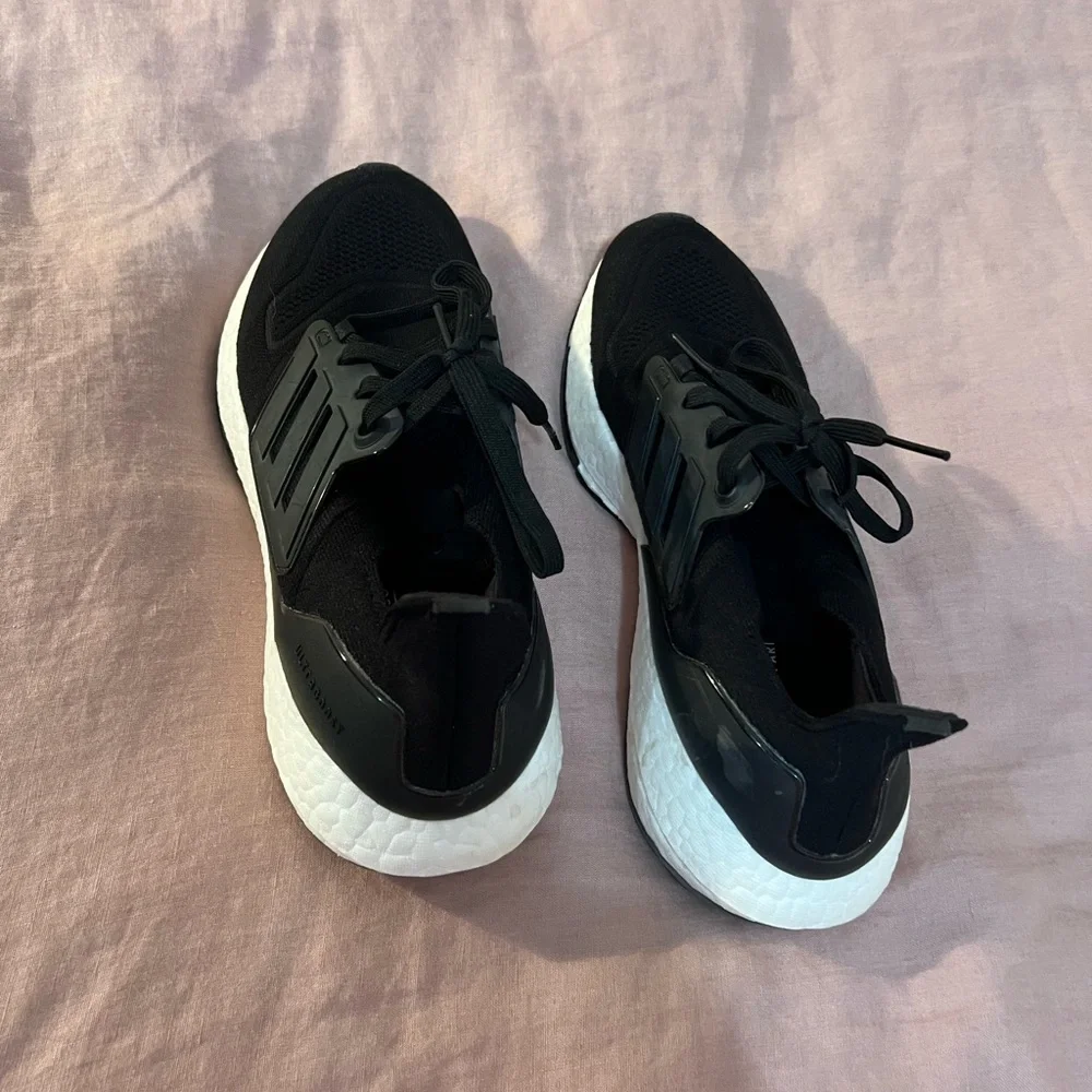 Adidas women’s ultra boosts, size 8.5, worn once - Picture 2 of 4